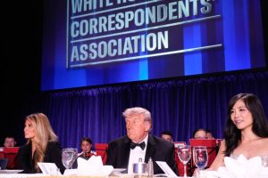 Nổ súng ngay trong bữa tiệc Nhà Trắng: An ninh của ông Donald Trump bị đặt dấu hỏi缩略图