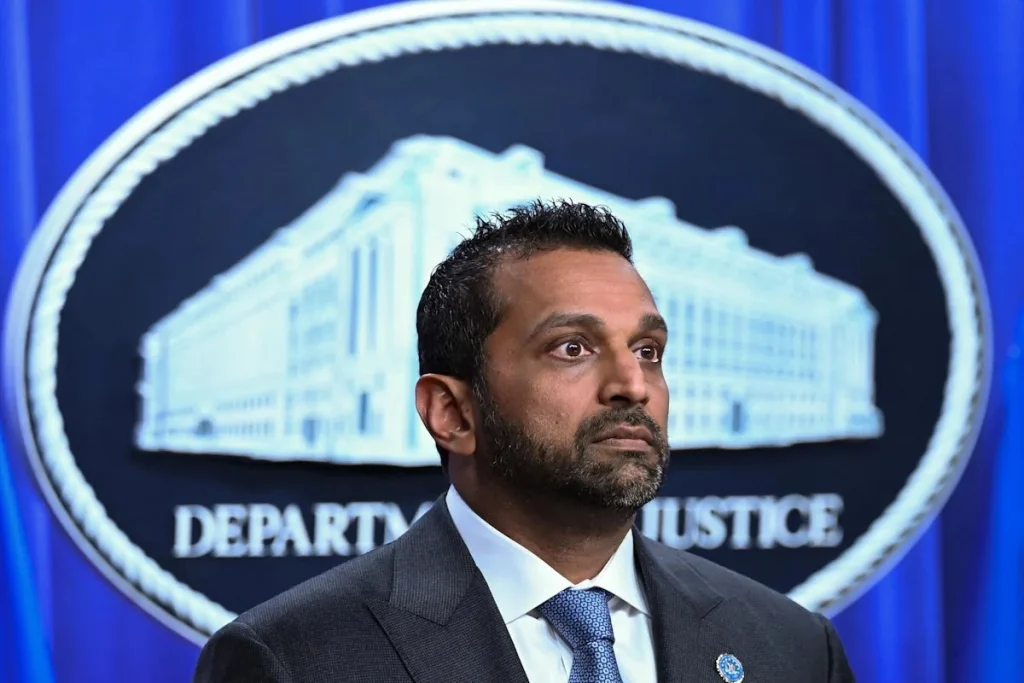Giám đốc FBI vướng bê bối kê khai chậm khoản đầu tư khủng vào Strategy缩略图 Giám đốc FBI vướng bê bối kê khai chậm khoản đầu tư khủng vào Strategy缩略图