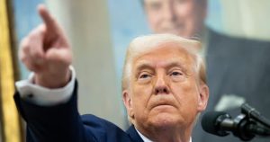 Ông Trump kiếm ít nhất 1,4 tỷ USD từ tiền số, vượt hàng loạt “ông lớn” crypto giữa lúc thị trường lao dốc缩略图