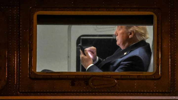 Trump bị kiện vì bán quyền đọc trước bài đăng Truth Social缩略图