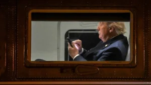 Trump "gom" hàng loạt cổ phiếu của các công ty crypto ngay trước đợt tăng giá缩略图