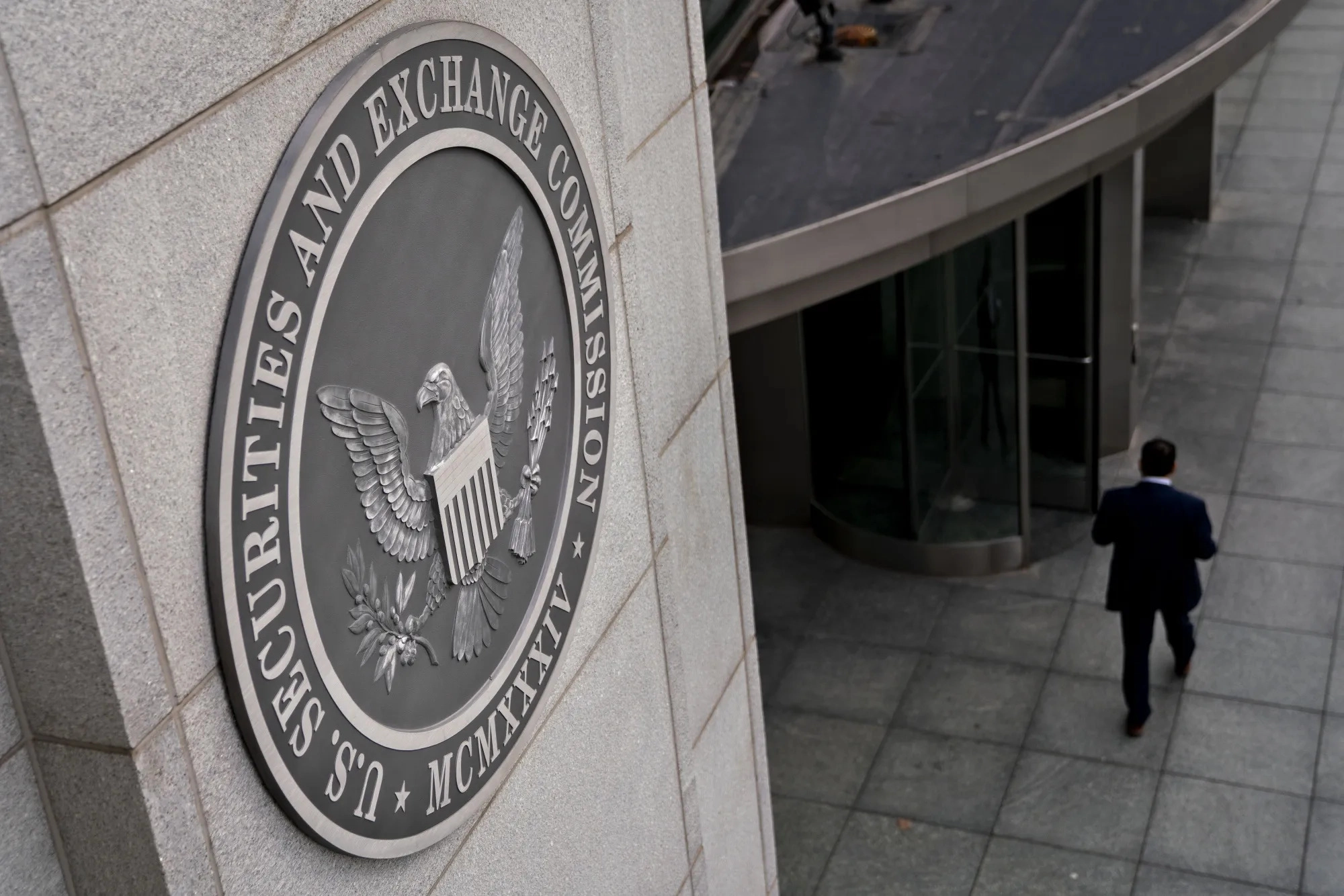 SEC đưa AI và chứng khoán token hóa vào danh sách rủi ro cần giám sát缩略图